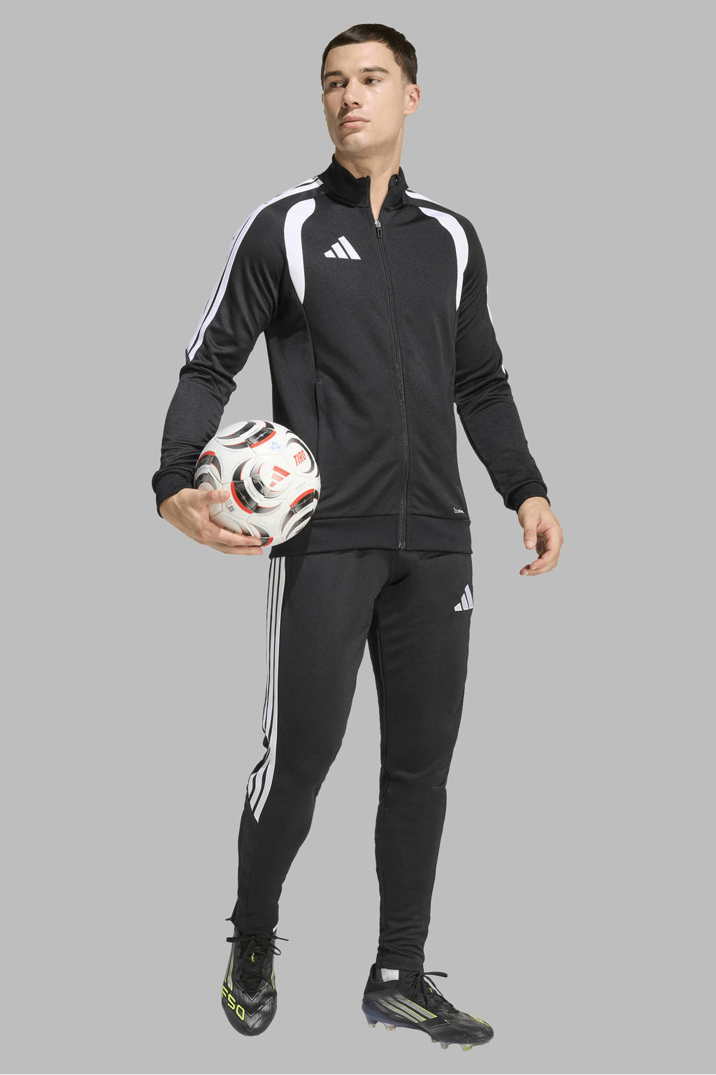 Zwarte heren adidas Performance Senior trainingsjack Tiro26 van polyester met lange mouwen, opstaande kraag en ritssluiting