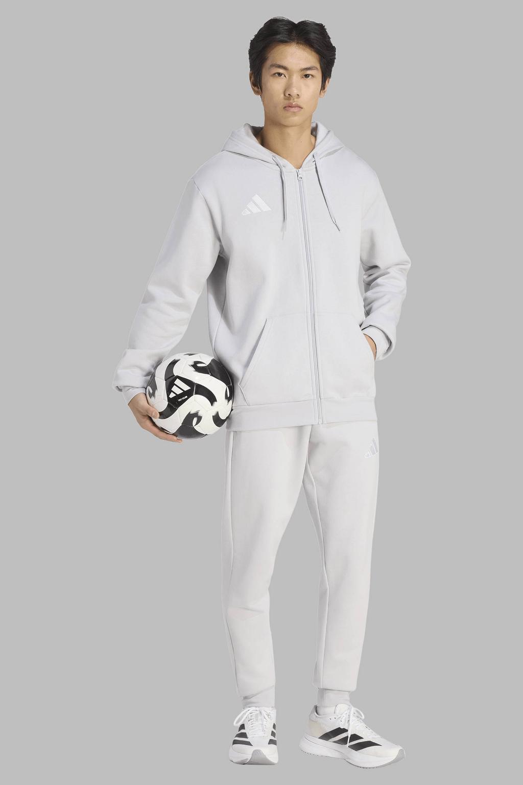 Lichtgrijze heren adidas Performance Senior trainingsbroek Entrada26 van sweat materiaal met elastische tailleband met koord