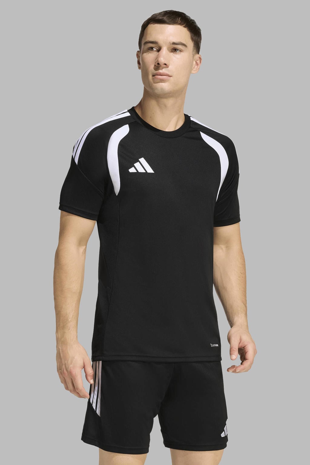 Zwarte heren adidas Performance senior voetbalshirt Tiro26 van polyester met korte mouwen en ronde hals