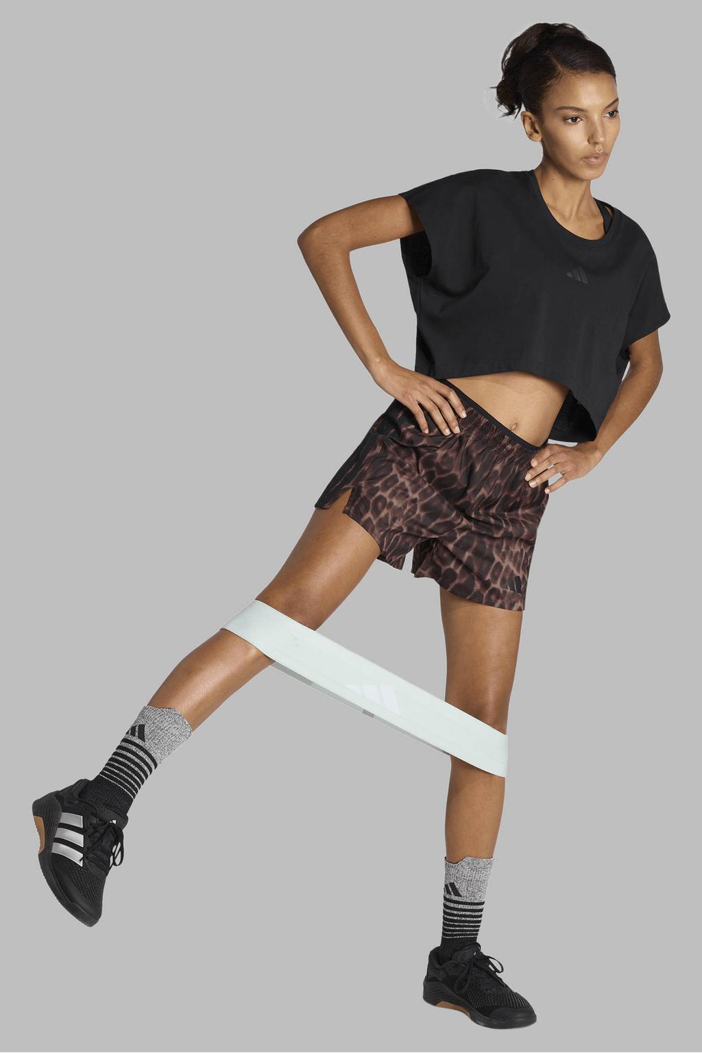 Bruin en zwarte dames adidas Performance sportshort Optimé van polyester met regular waist, elastische tailleband en dierenprint