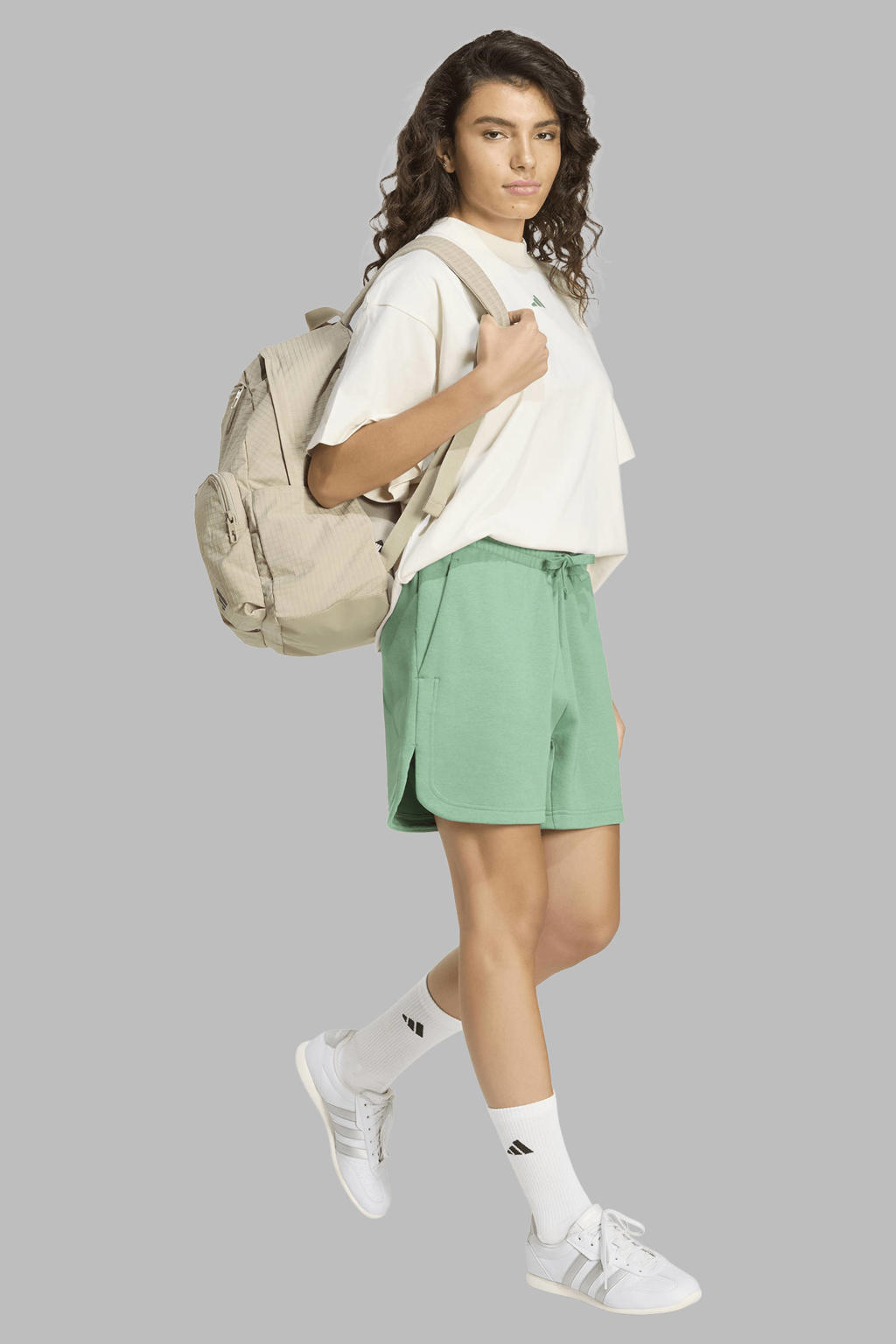 Wit en groene dames adidas Sportswear T-shirt Studio van katoen met backprint, korte mouwen en ronde hals