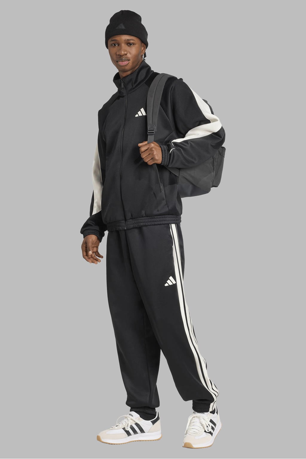 Zwart en witte heren adidas Sportswear trainingsbroek Stadium van polyester met regular fit, elastische tailleband met koord en meerkleurige print