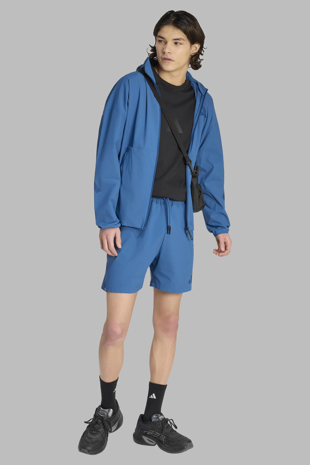 Blauwe heren adidas Sportswear short van polyamide met regular fit, elastische tailleband met koord en effen