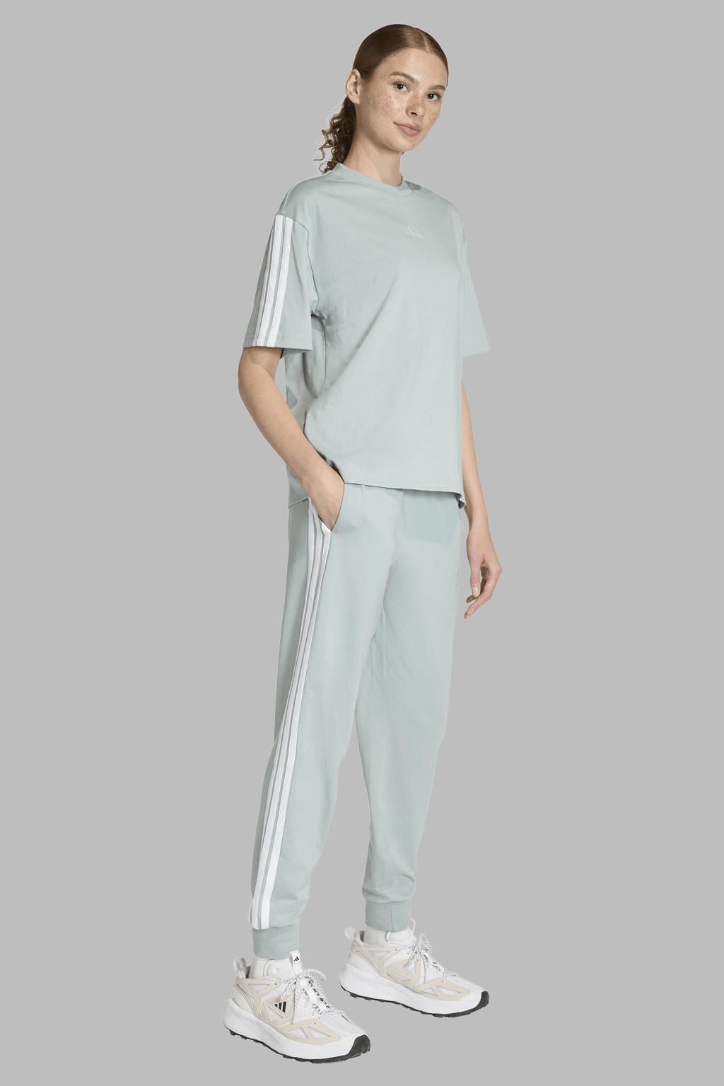 Mintgroene dames adidas Sportswear joggingbroek van katoen met regular fit, regular waist en strepenprint