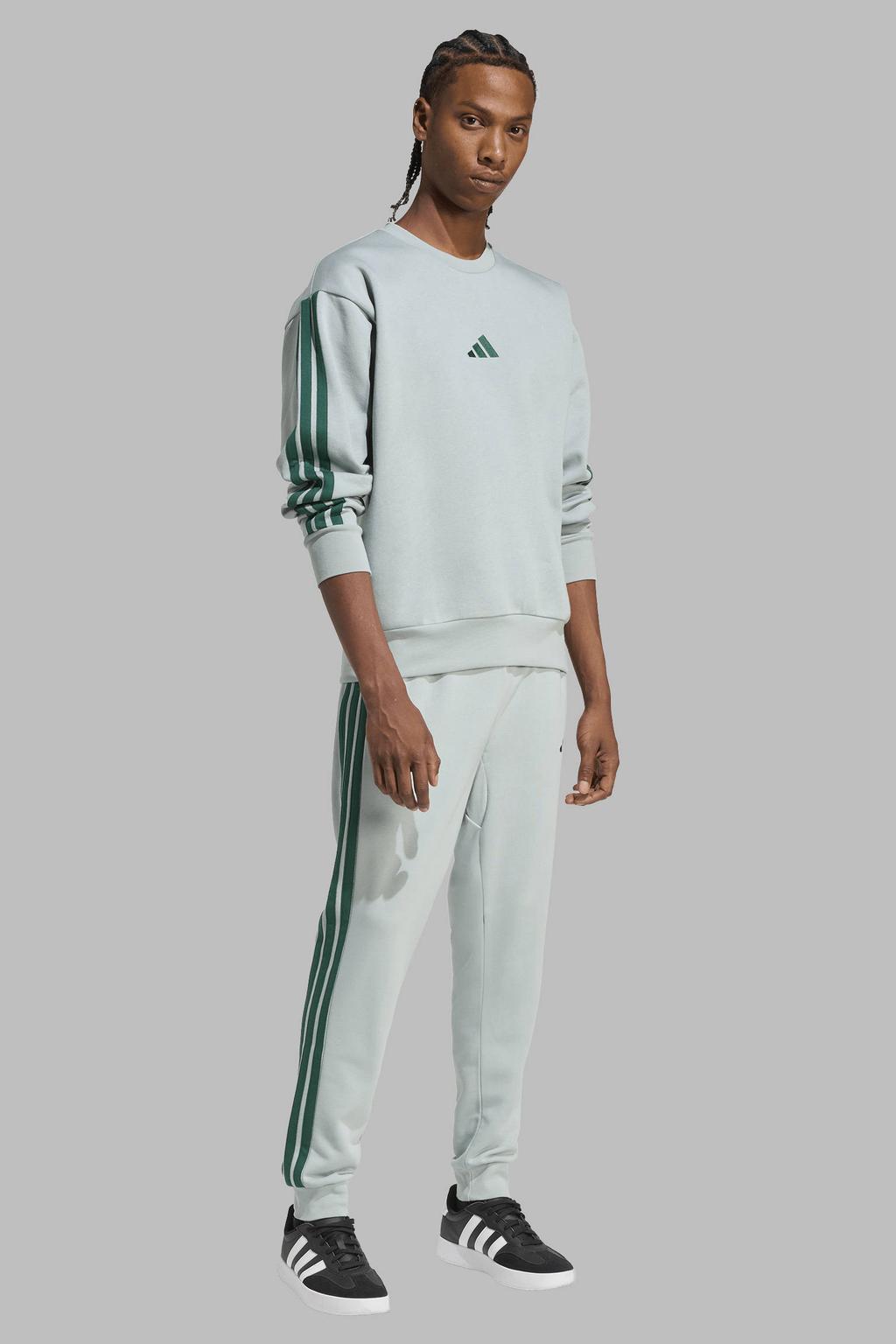 Groene heren adidas Sportswear joggingbroek van katoen met straight fit, regular waist, elastische tailleband met koord en logo dessin