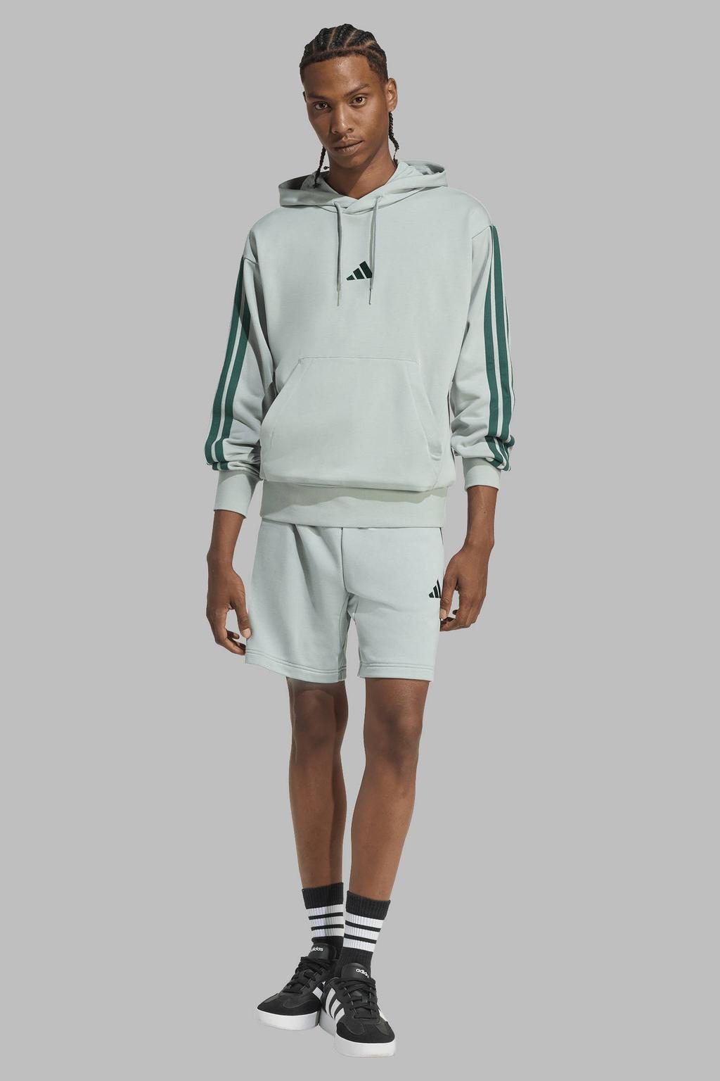 Groene heren adidas Sportswear regular sweatshort met elastische tailleband met koord en logo dessin