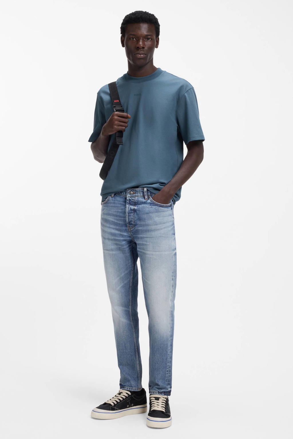 Blauwe heren HUGO regular T-shirt van katoen met effen, korte mouwen en ronde hals