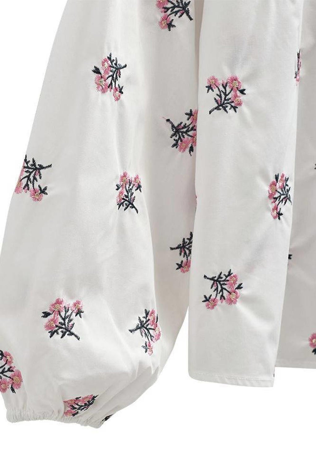 Wit en roze dames FREEQUENT gebloemde blouse van katoen met lange mouwen, klassieke kraag, knoopsluiting en borduursels