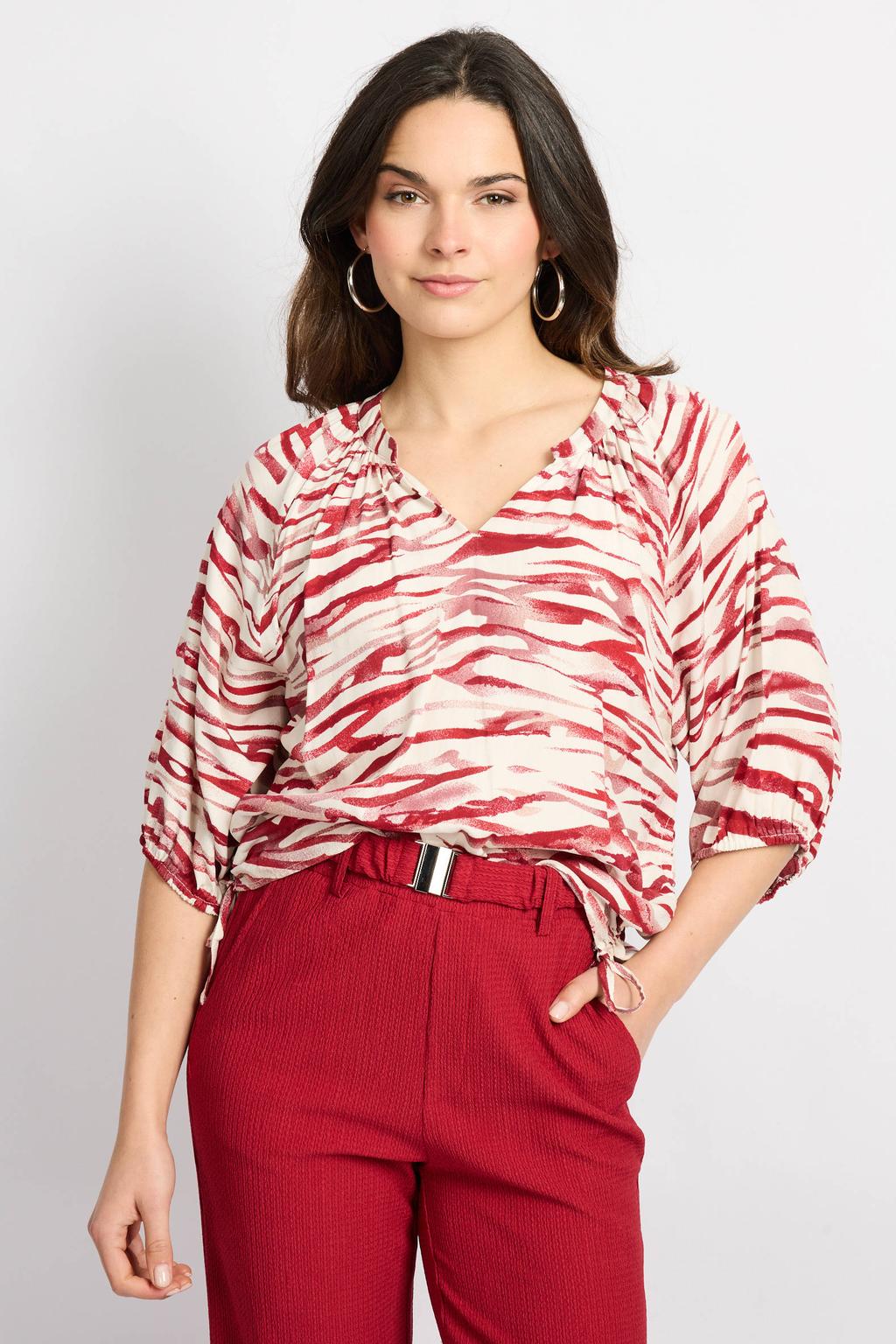 Rode dames CS the Label blousetop van viscose met half lange mouwen en V-hals