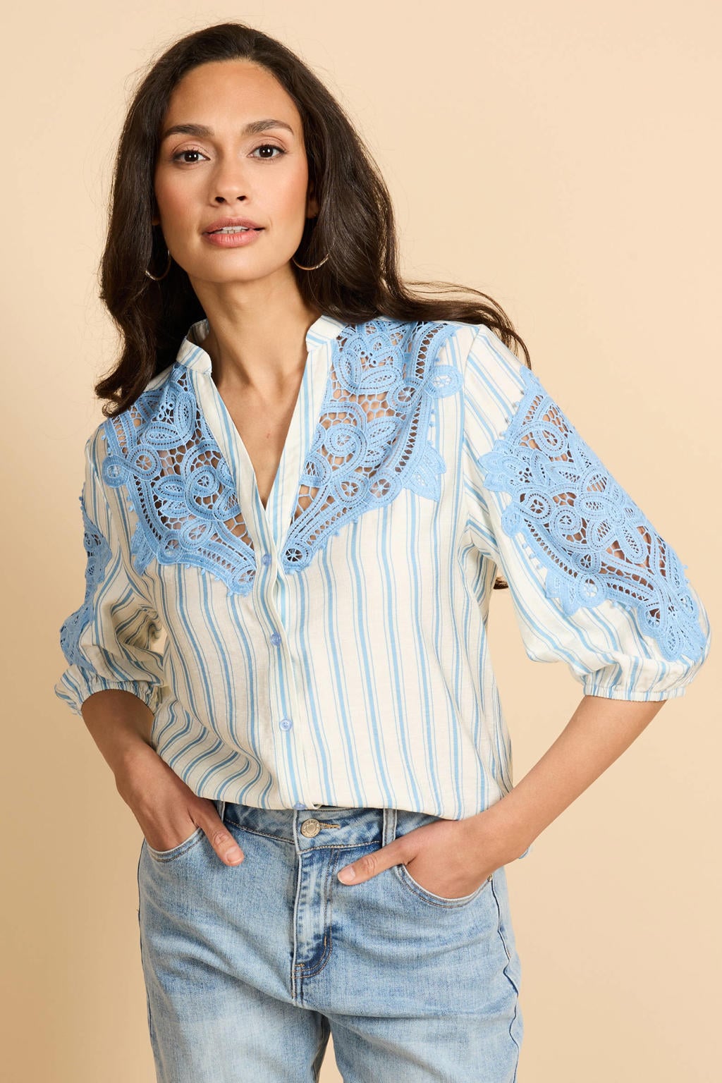 Blauw en witte dames G-maxx gestreepte blouse broderie van viscose met driekwart mouwen, V-hals, knoopsluiting en borduursels
