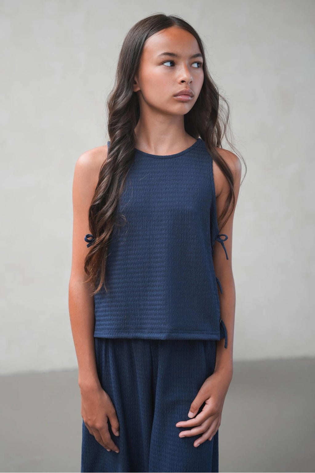 Donkerblauwe meisjes Like Flo Young mouwloze top van polyester met effen en ronde hals