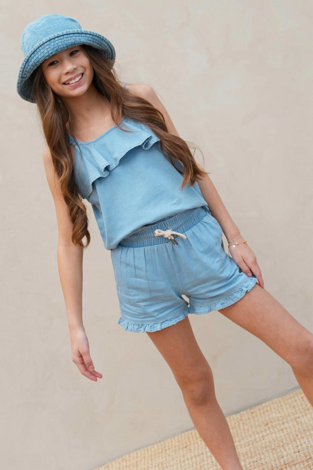 Light blue denim meisjes Like Flo spaghettitop van denim met effen, spaghettibandjes, vierkante hals en ruches