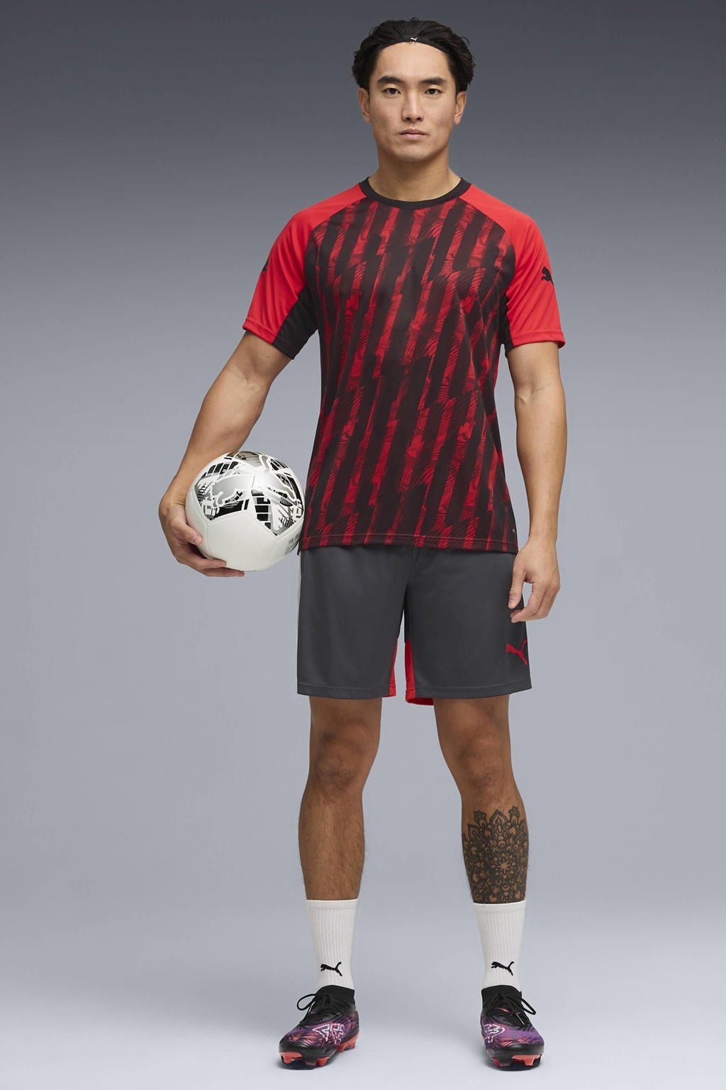 Rode heren Puma voetbalshirt van polyester met korte mouwen en ronde hals