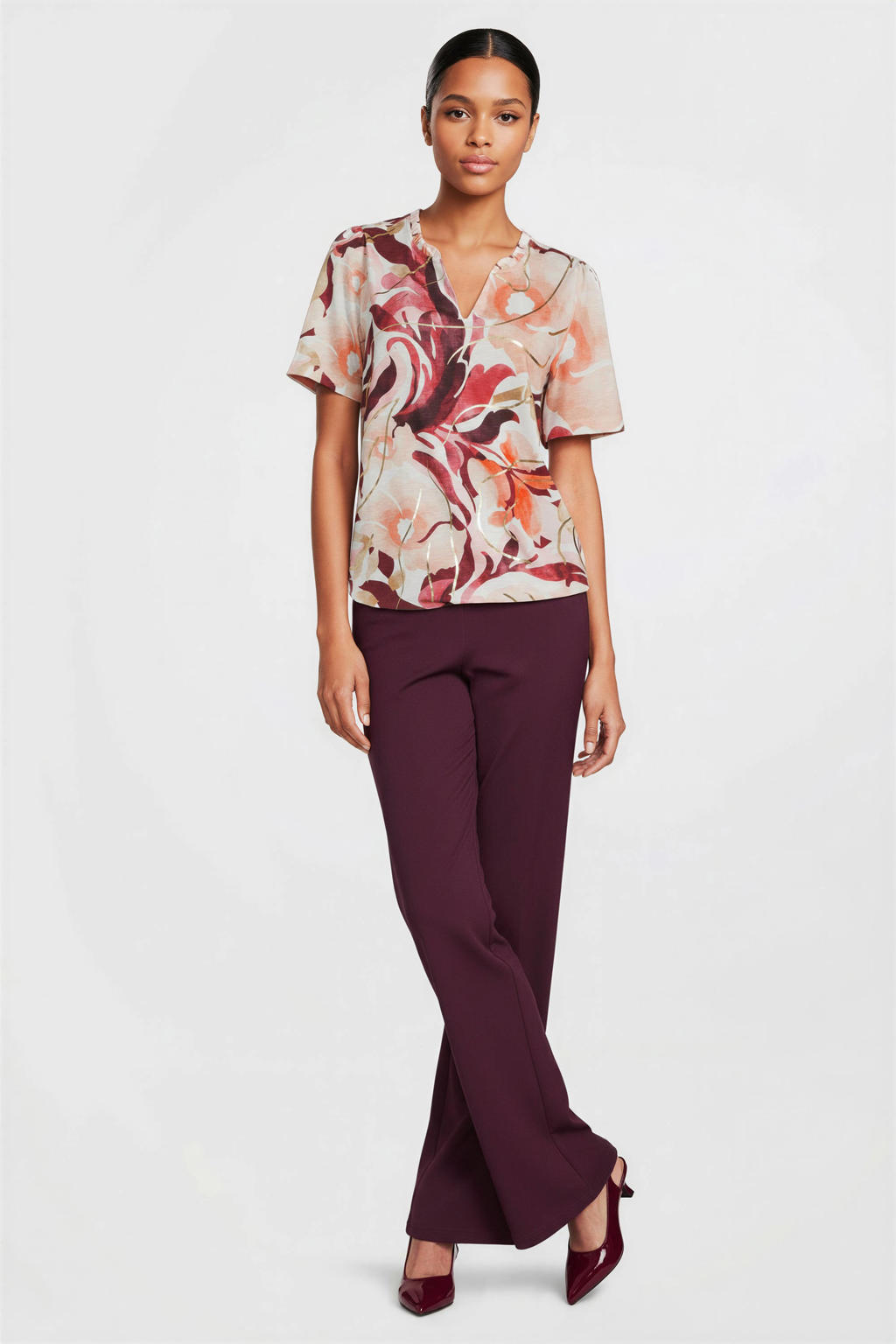 Roze en donkerrode dames Dreamstar gebloemde top van polyester met korte mouwen, V-hals, elastische tailleband en ruches
