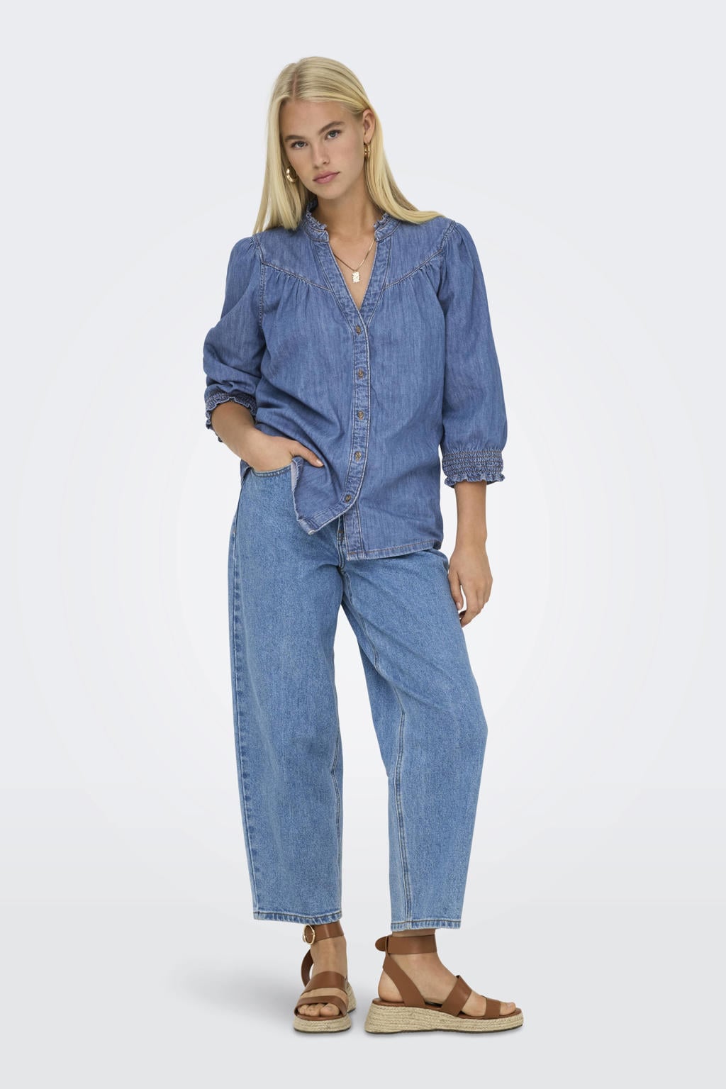 Medium blue denim dames ONLY blouse van katoen met effen, driekwart mouwen, klassieke kraag, knoopsluiting en ruches