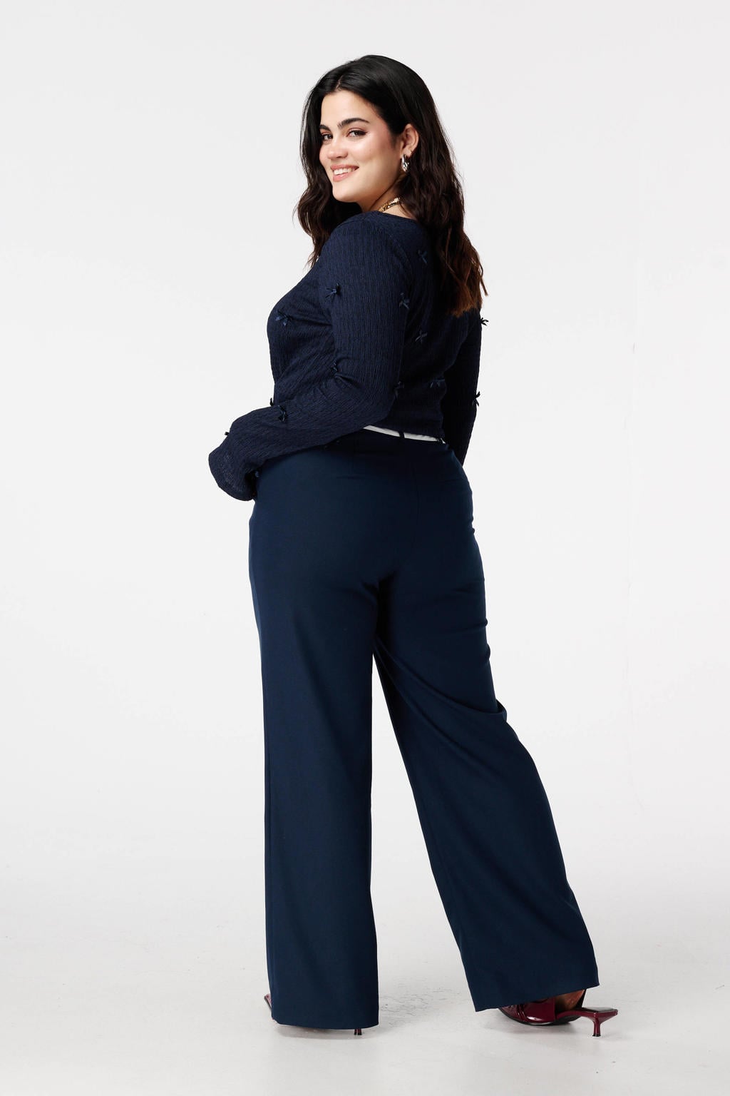 Donkerblauwe dames MS Mode regular waist flared broek van polyester met rits- en knoopsluiting en effen