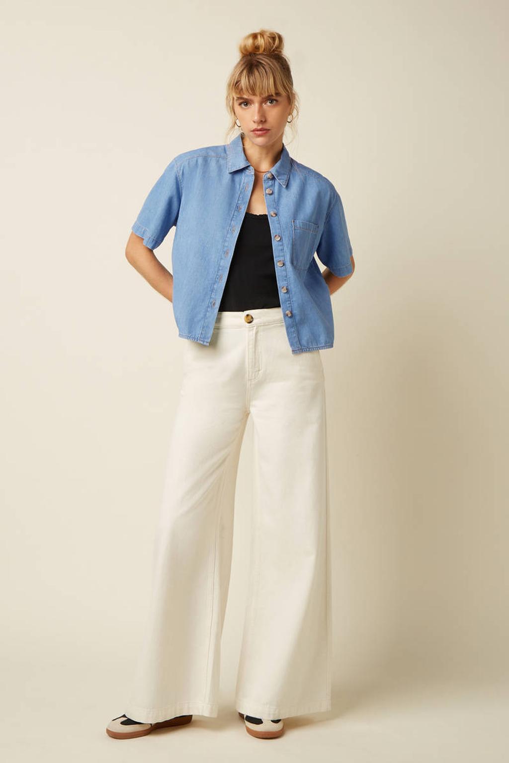 Light blue denim dames King Louie blouse van denim met effen, korte mouwen en klassieke kraag