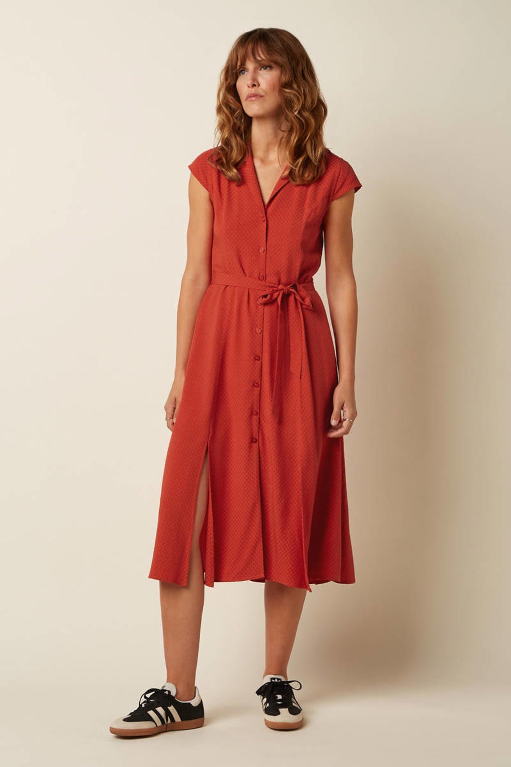 Roodbruine dames King Louie blousejurk bruin van viscose met effen, korte mouwen en V-hals