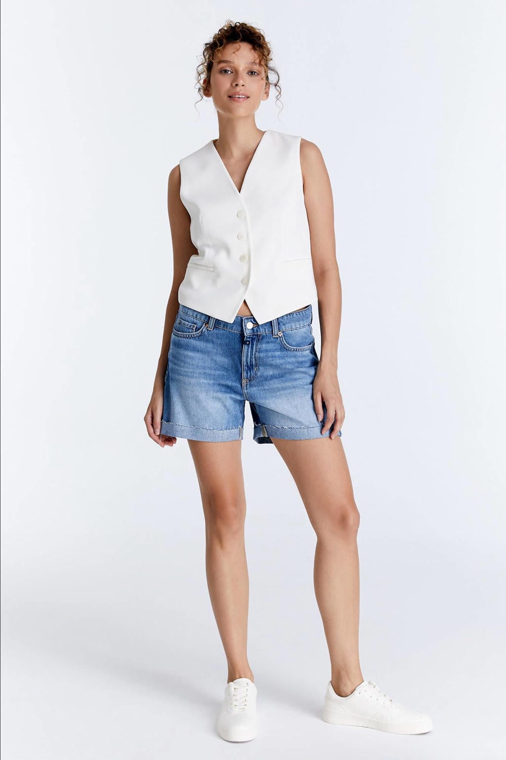 Medium blue denim dames Cup of Joe Denim low waist short met rits- en knoopsluiting en effen