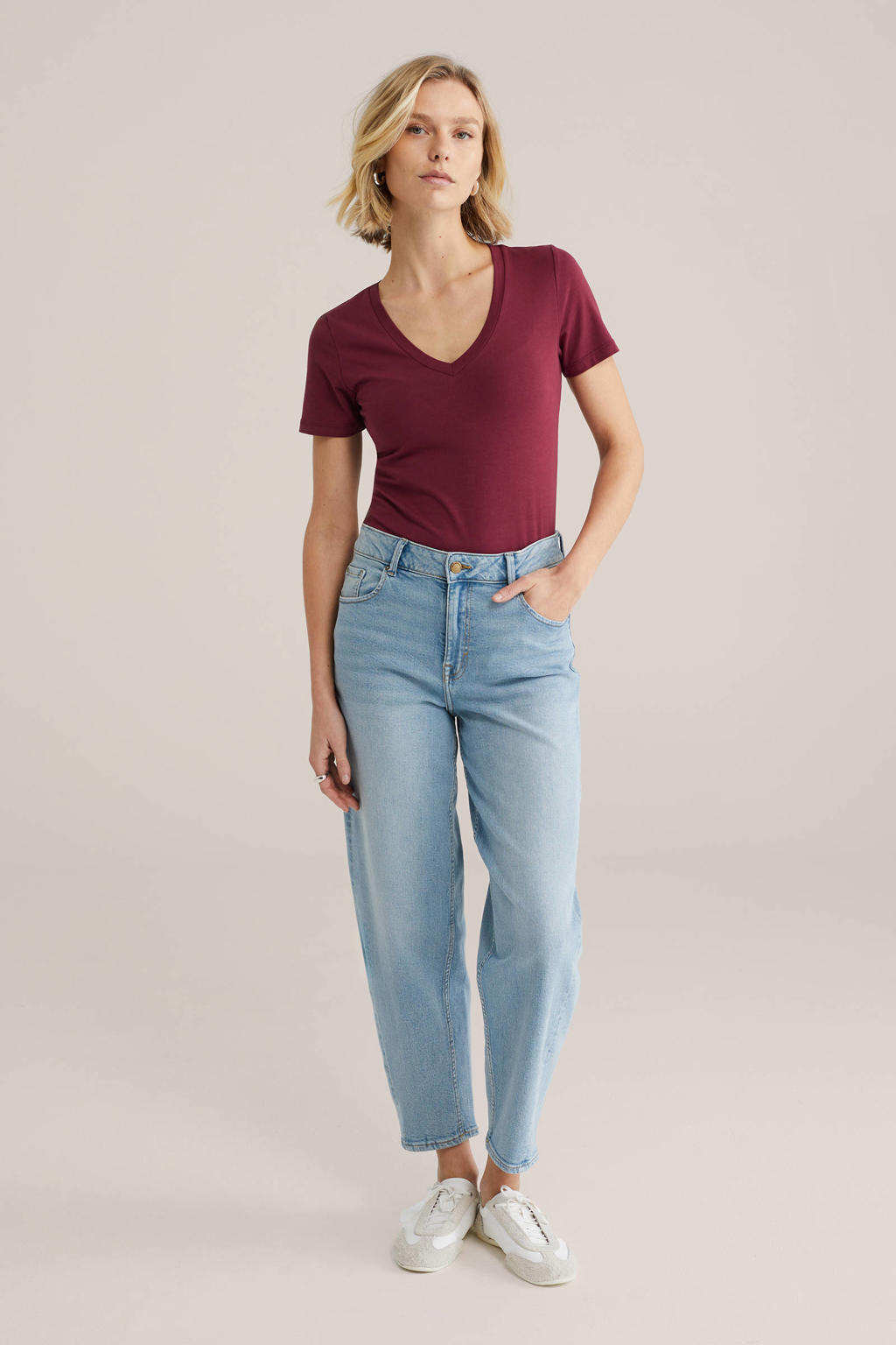 Donkerrode dames WE Fashion basic T-shirt van katoen met effen, korte mouwen en V-hals