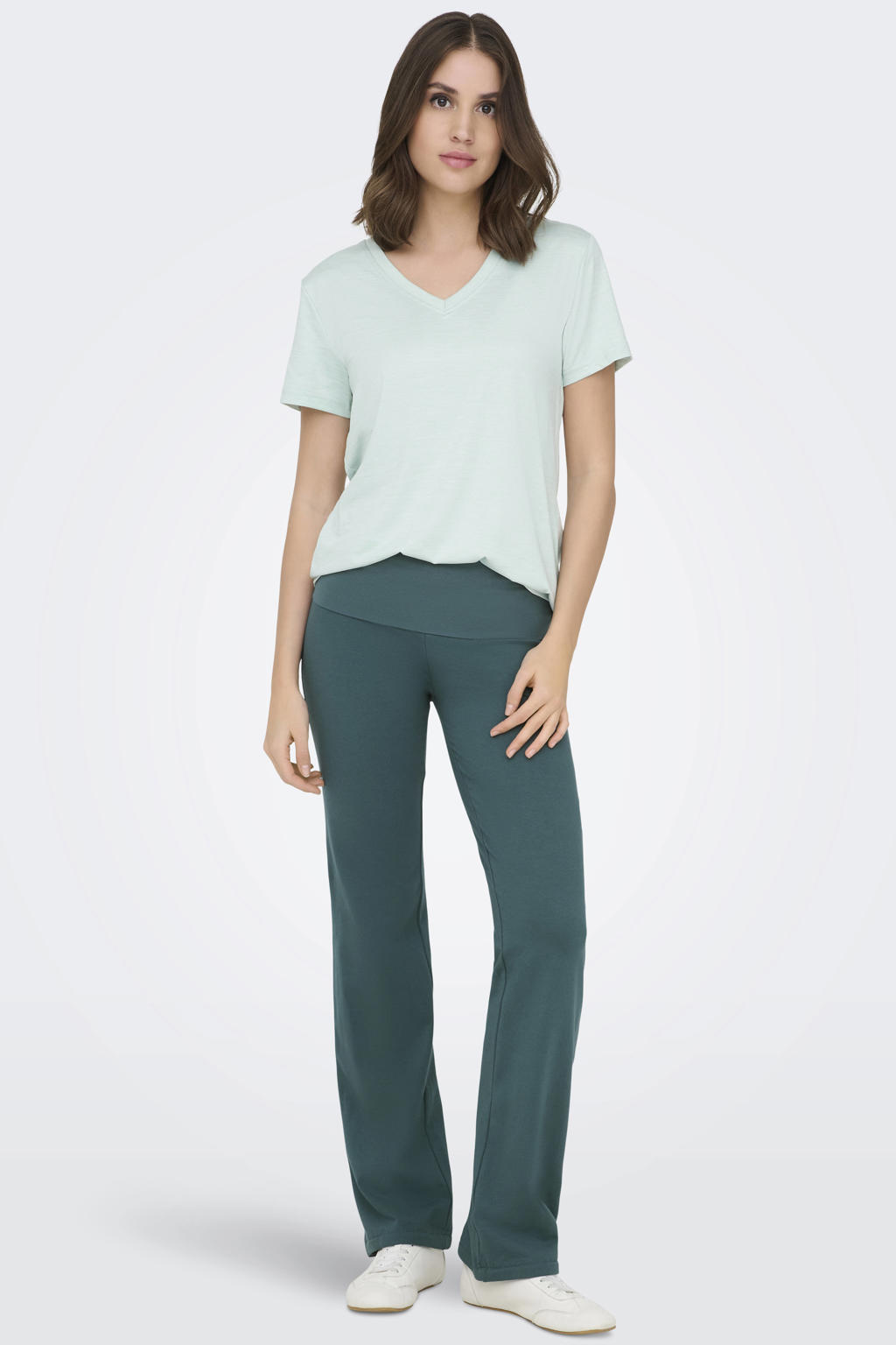 Grijsgroene dames ONLY PLAY sportbroek Onpfold Life groen van katoen met flared pijpen, regular waist en elastische tailleband