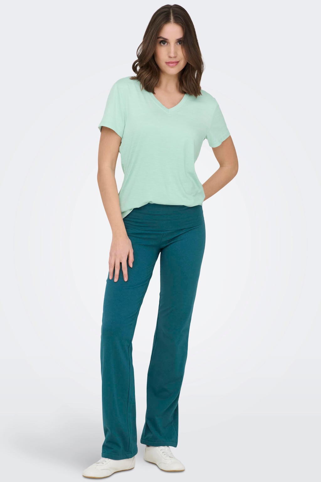 Mintgroene dames ONLY PLAY sportshirt van polyester met korte mouwen en V-hals