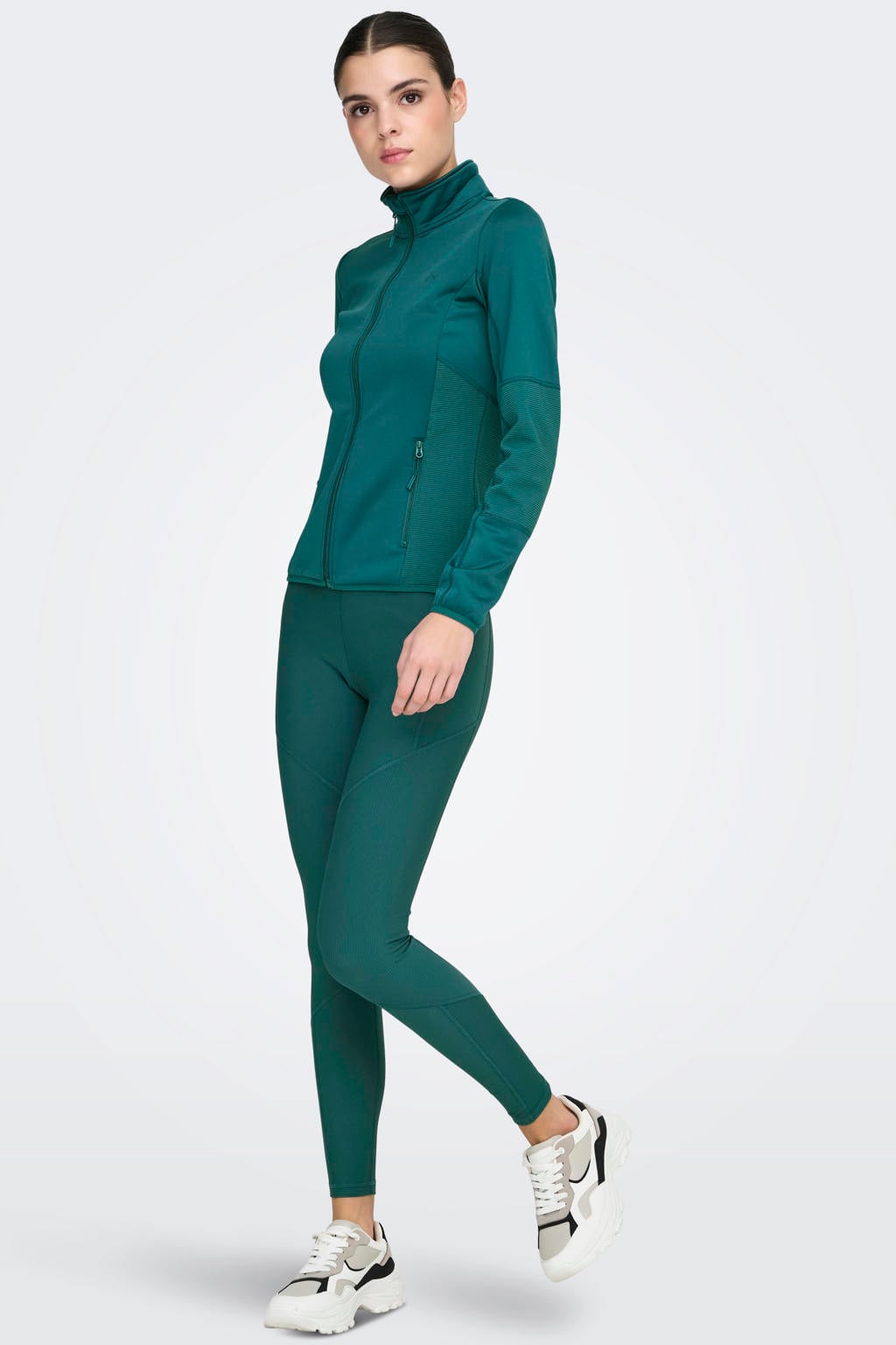 Grijsgroene dames ONLY PLAY sportjack groen van polyester met effen, lange mouwen, opstaande kraag en ritssluiting