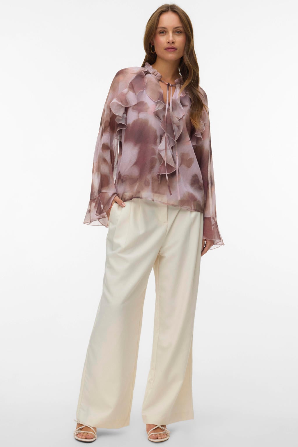 Roze en ecru dames VERO MODA x Noor de Groot top van polyester met lange mouwen, strikkraag, striksluiting en volant