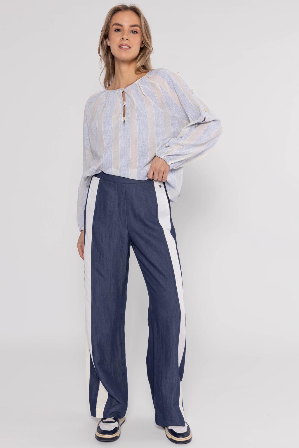Lichtblauw en witte dames Poools gestreepte blouse van viscose met lange mouwen, ronde hals en knoopdetail