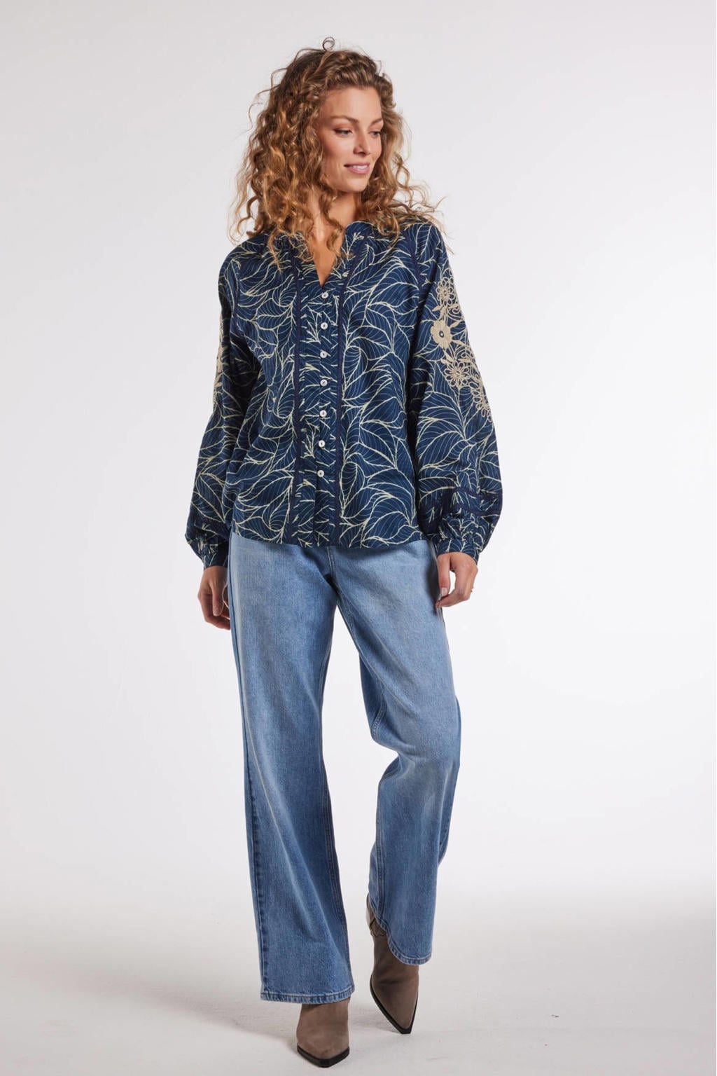 Donkerblauw en beige dames Didi blouse van katoen met lange mouwen, V-hals en knoopsluiting