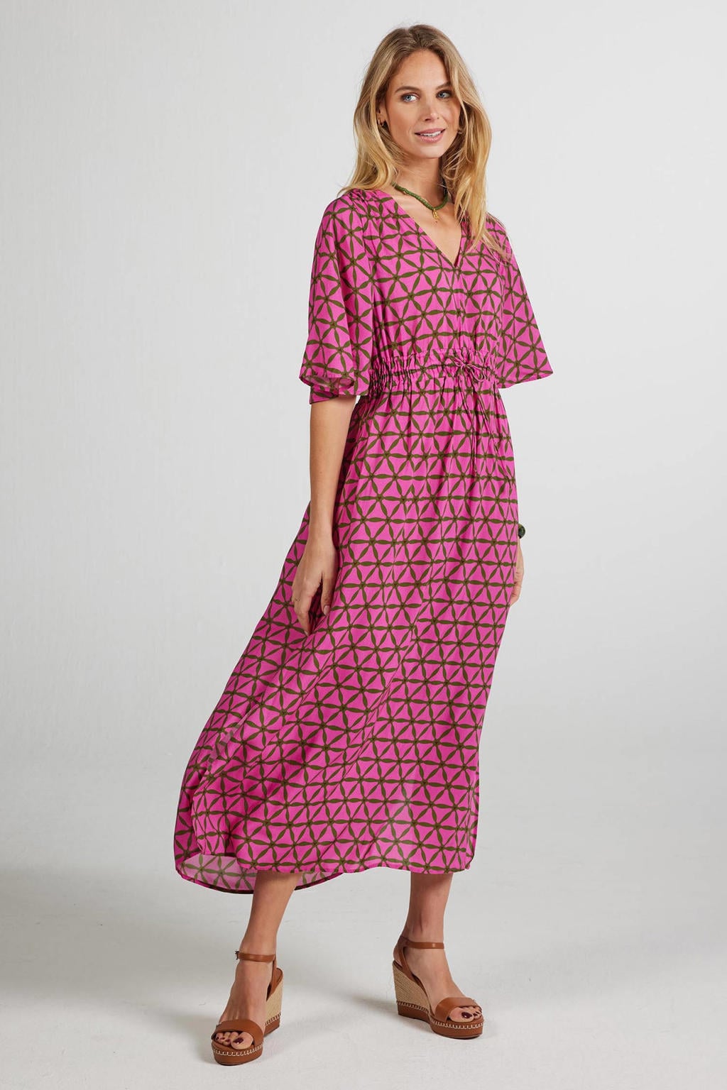Roze en groene dames Didi midi jurk van modal met grafische print, half lange mouwen, V-hals en tunnelkoord