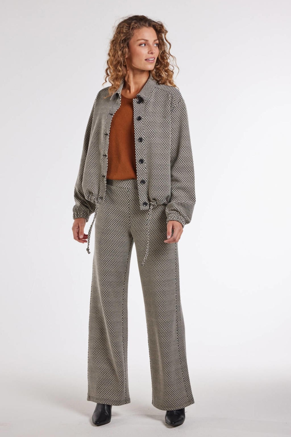 Zwart en witte dames Didi jasje van polyester met grafische print, lange mouwen, klassieke kraag, knoopsluiting en jacquard