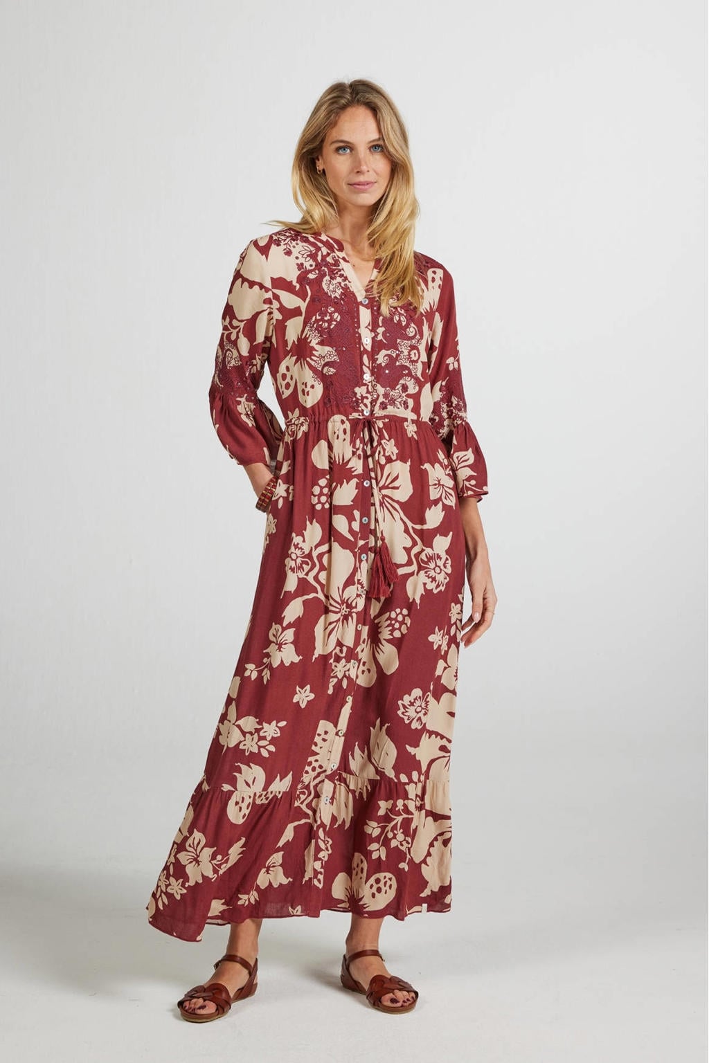 Rood en ecru dames Didi gebloemde blousejurk van rayon met driekwart mouwen, V-hals, knoopsluiting en borduursels