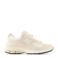 New Balance 2002R sneakers lichtroze