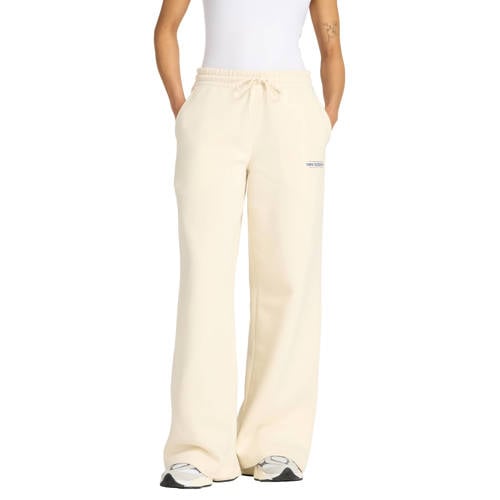 New Balance wide leg regular waist sweatpants ecru afbeelding