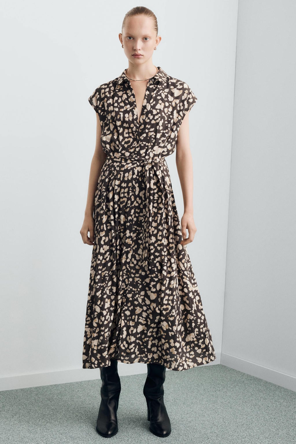 Bruin en beige dames Mango blousejurk van viscose met korte mouwen, klassieke kraag, knoopsluiting en ceintuur