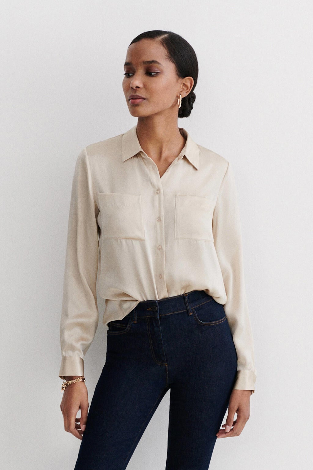 Beige dames Caroll zijden blouse met effen, lange mouwen, klassieke kraag en knoopsluiting
