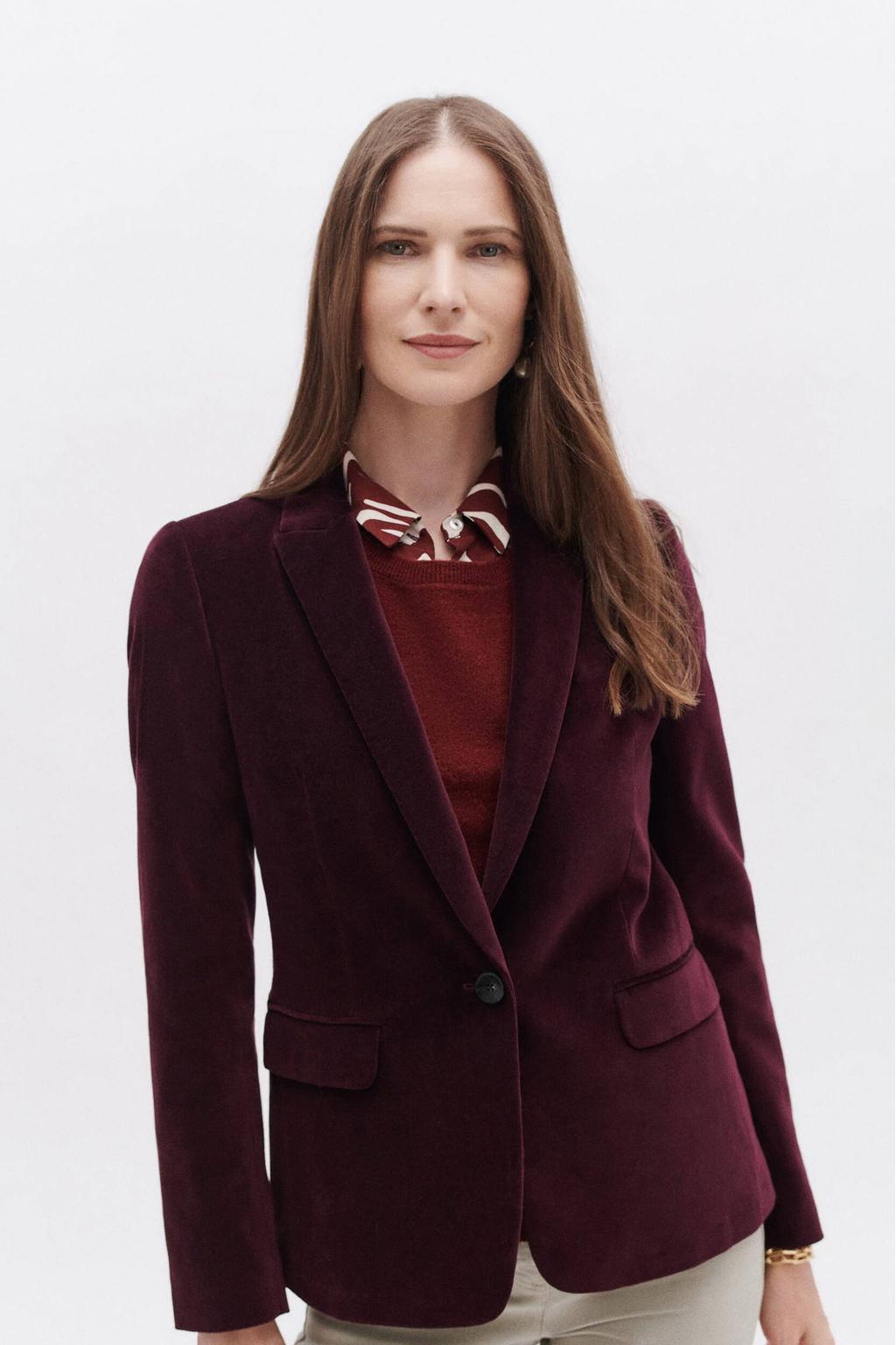 Donkerrode dames Caroll fluwelen regular blazer met lange mouwen, reverskraag en knoopsluiting