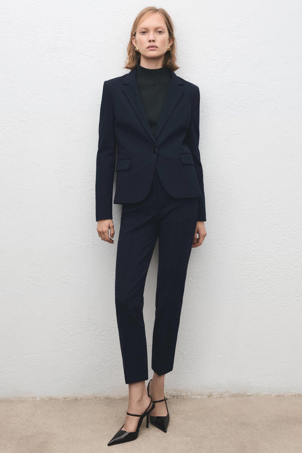 Marineblauw dames Mango getailleerde blazer blauw van viscose met effen, lange mouwen, reverskraag en knoopsluiting