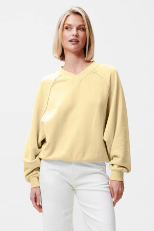 sweater lichtgeel