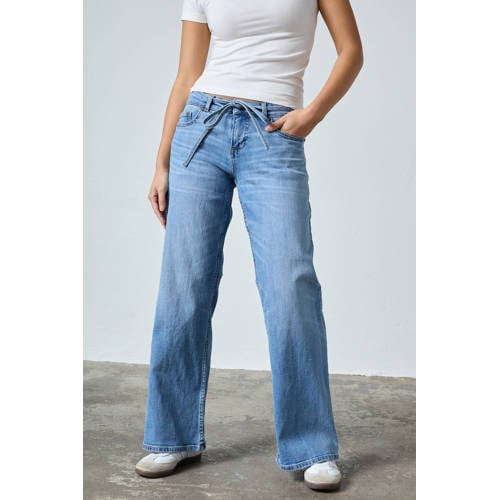 SisterS Point low waist wide leg jeans medium blue denim afbeelding
