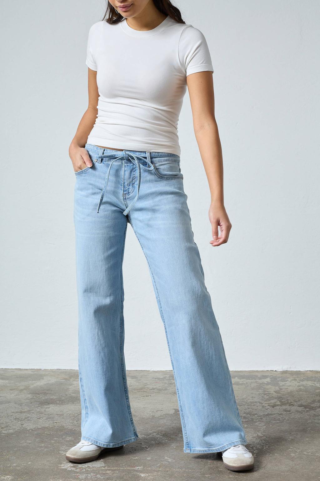 Light blue denim dames SisterS Point low waist wide leg jeans van denim met rits- en knoopsluiting en effen