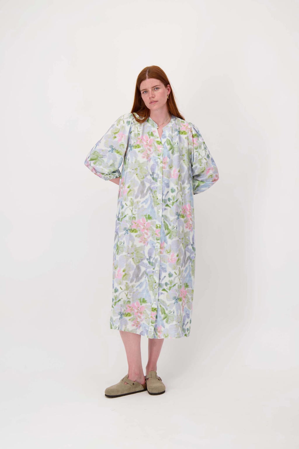 Lichtblauw, groen en roze dames Zusss blousejurk van viscose met lange mouwen, V-hals en knoopsluiting