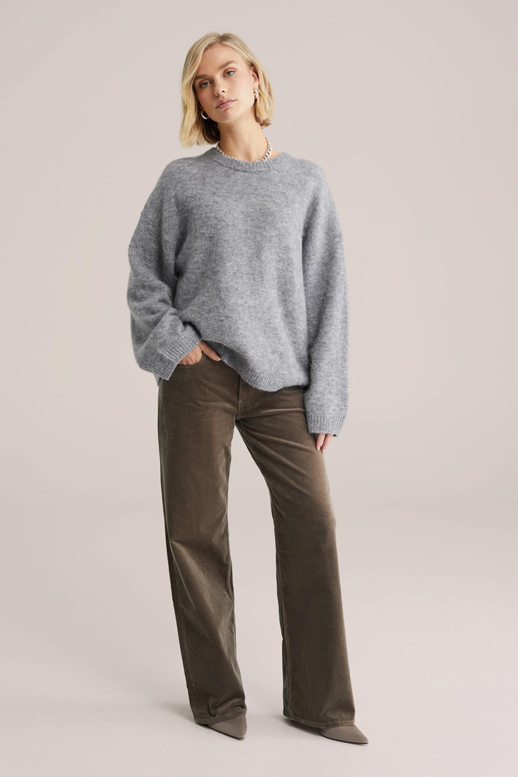 Bruine dames WE Fashion corduroy Wide leg regular waist broek met rits- en knoopsluiting en effen