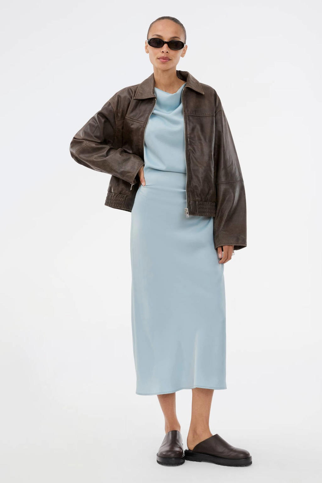 Lichtblauwe dames Modström midi jurk van polyester met effen, korte mouwen, watervalhals, halve rits en plooien