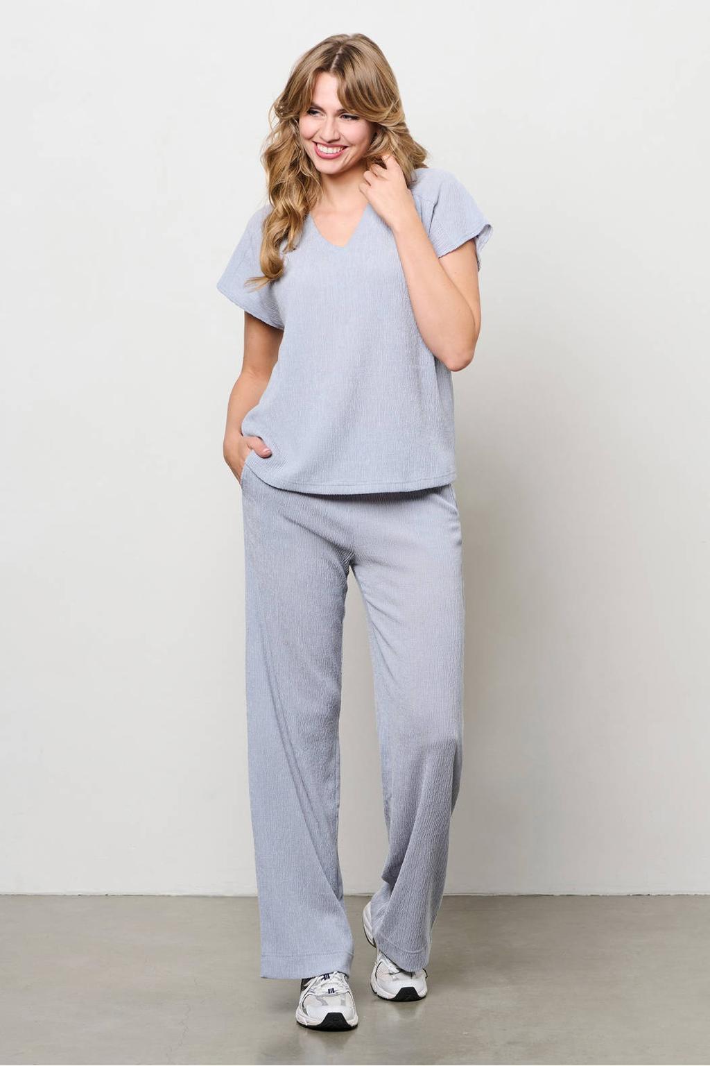 Grijsblauwe dames &Co Woman T-shirt blauw van polyester met effen, korte mouwen, V-hals en textuur