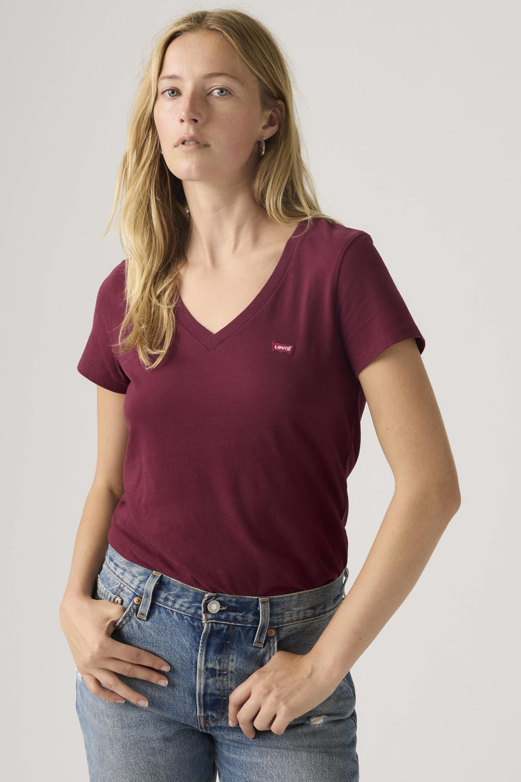 Donkerrode dames Levi's gestreepte T-shirt van katoen met korte mouwen en V-hals