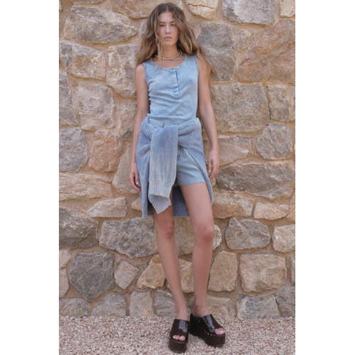 Lois regular waist short light blue denim afbeelding