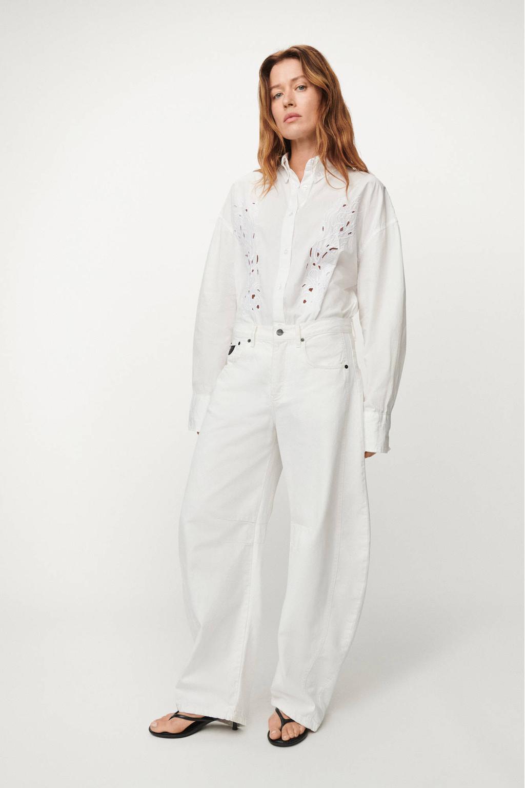 Witte dames Lois barrel jeans van denim met regular waist, rits- en knoopsluiting en effen