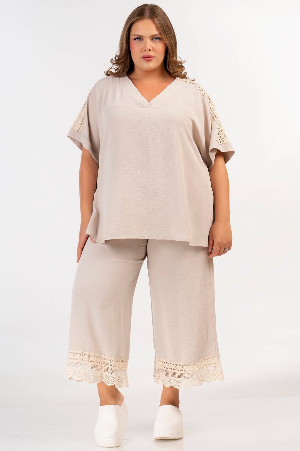 Beige dames Curviss top van polyester met effen, half lange mouwen, V-hals en kant